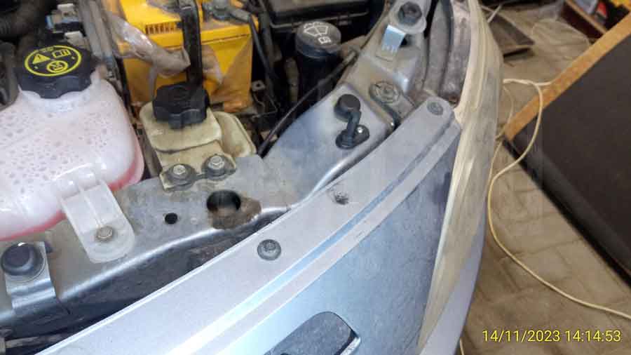 концевик капота на Chevrolet Cobalt 2013