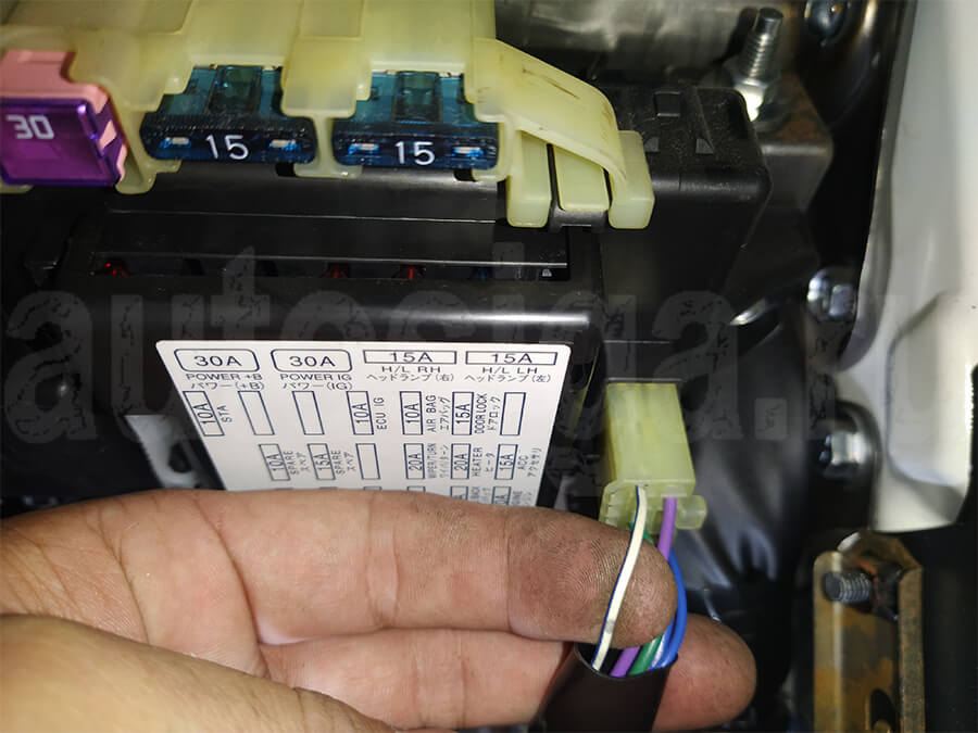 Подключение к проводам концевиков дверей и багажника на Daihatsu Terios Kid