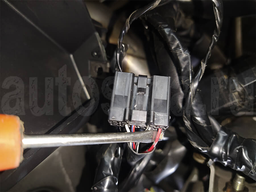 Подключение к проводам аварийки на Daihatsu Terios Kid