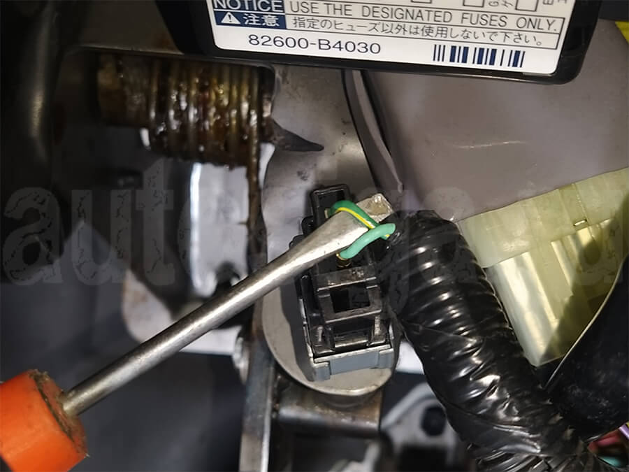 Подключение педали тормоза на Daihatsu Terios Kid