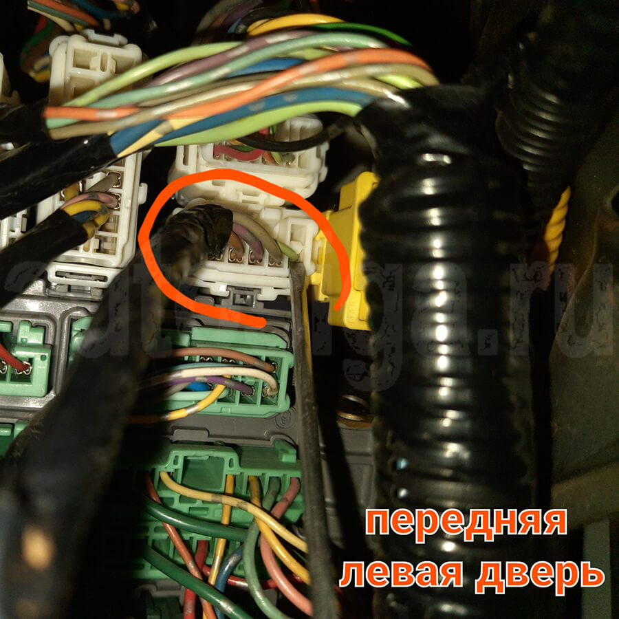 Хонда Эдикс 2006 - концевик передней левой двери Honda Edix 2006 - подключение к передней левой двери