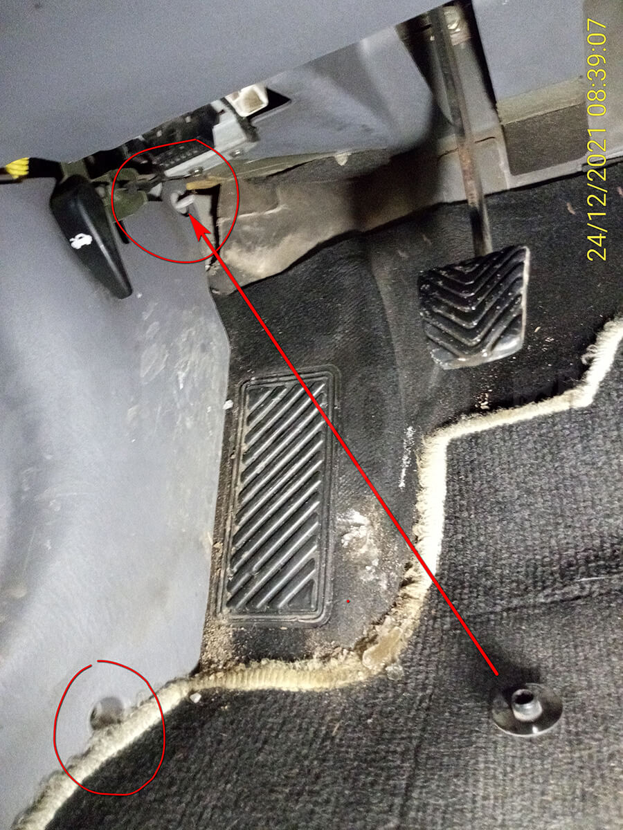 Снимаем накладку левого порога Hyundai Matrix – снятие накладки левого порога