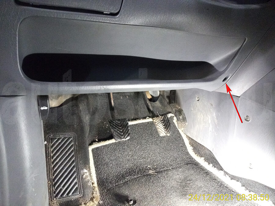 Снимаем накладку под рулевой колонкой Hyundai Matrix – снятие накладки под рулевой колонкой