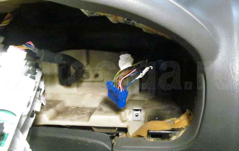 Синий разъём панели приборов Подключение на синем разъёме приборной панели