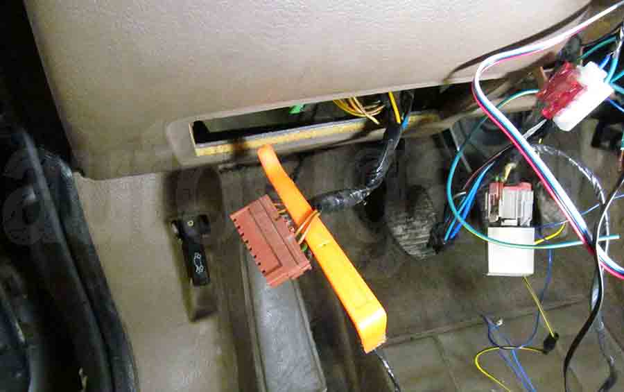 Подключение к центральному замку на Iran Khodro Samand