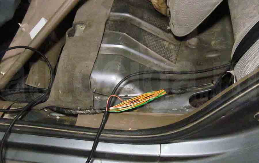 Подключение к концевику багажника на Iran Khodro Samand