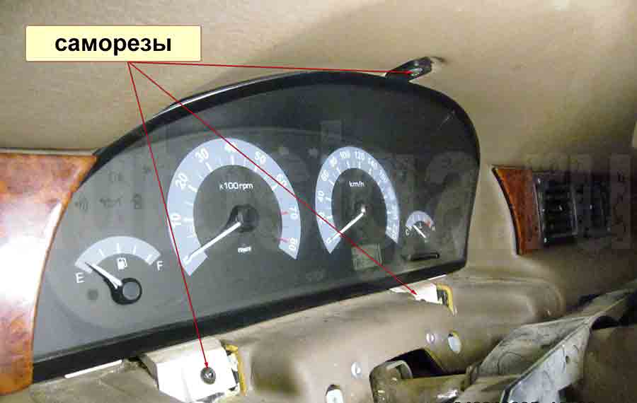 Саморезы крепления приборной панели на Iran Khodro Samand