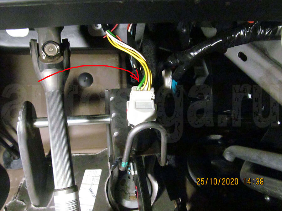 Nissan Terrano - тормоз Установка автосигнализации на Nissan Terrano - Подключение к стоп-сигналам