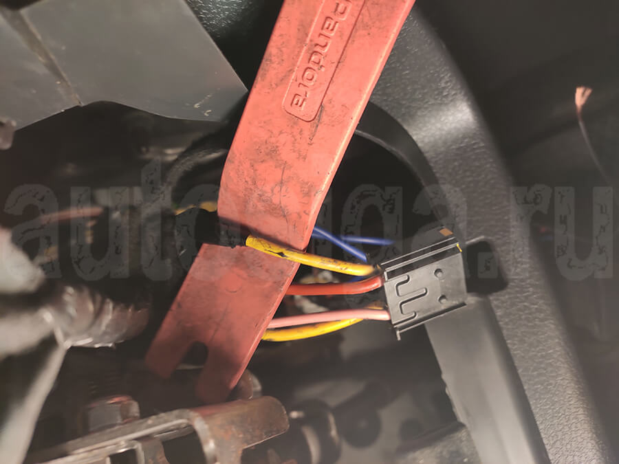 Подключение к зажиганию на замке зажигания на Renault Logan 2017