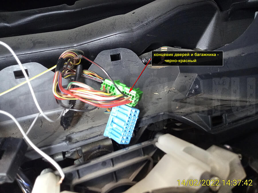 Suzuki Jimny 2008 – провод концевика дверей