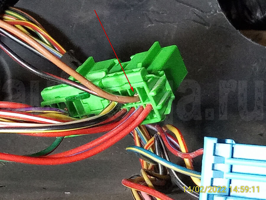 Suzuki Jimny 2008 – провод тахометра