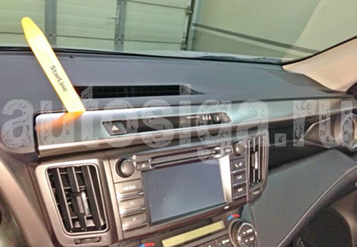 Снятие верхней декоративной накладки Верхняя декоративная накладка