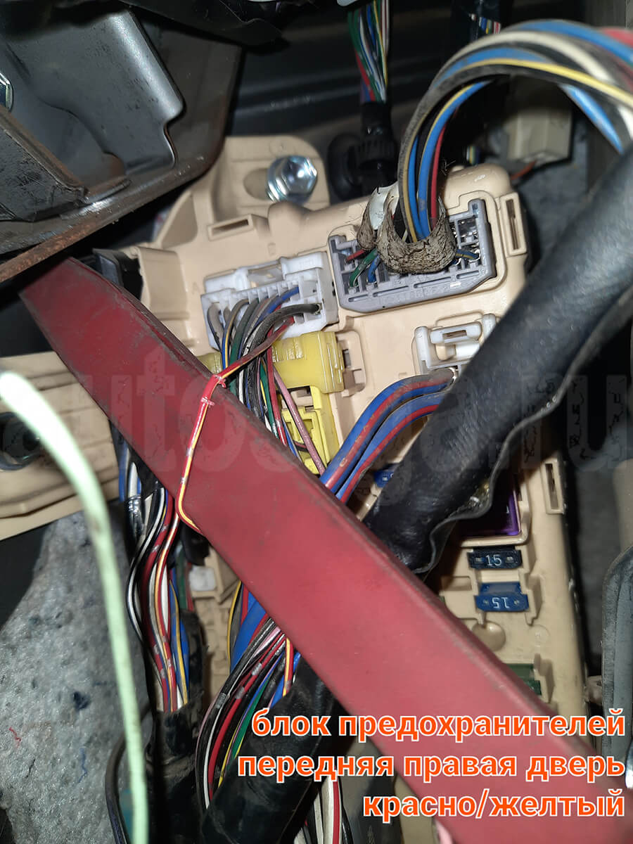 Toyota Caldina 2006 – подключения на блоке предохранителей