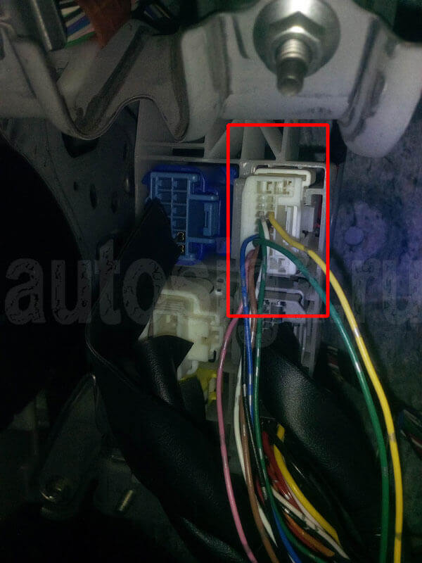 Camry XV40 – разъём имо-ими за бардачком