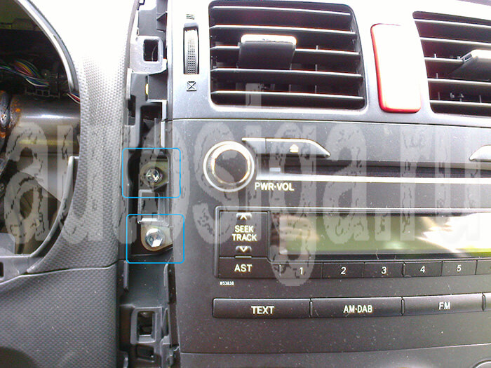 Установка сигнализации на Toyota Auris 2007-2011