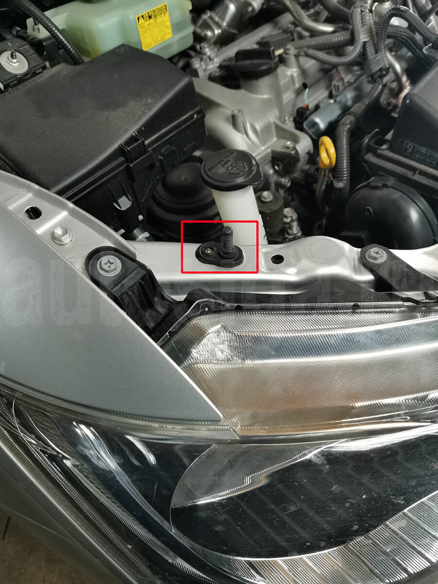 Концевик капота