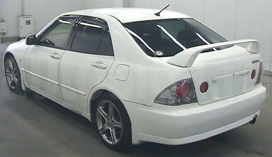 Автомобиль Toyota Altezza 2003 года выпуска Toyota Altezza 2003