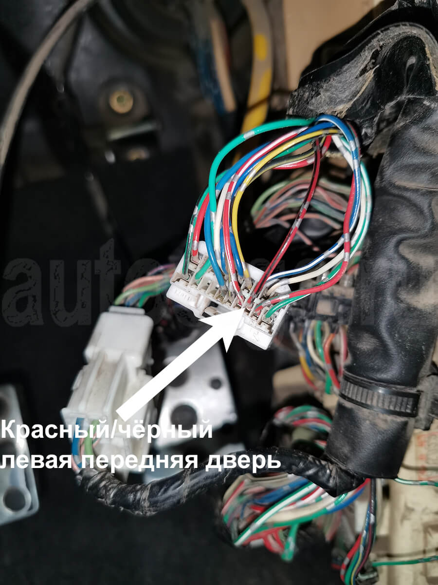 Концевик передней левой двери на Toyota Altezza 2003 Toyota Altezza 2003 – концевик двери переднего пассажира