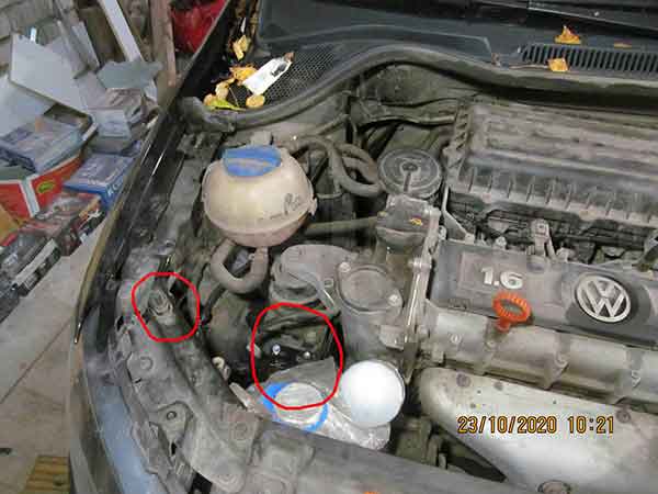 Volkswagen Polo - сирена и концевик Установка автосигнализации на Volkswagen Polo - Возможное место установки концевика капота и сирены