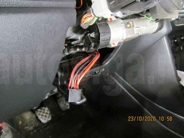 Volkswagen Polo - замок зажигания Установка автосигнализации на Volkswagen Polo - Разъём замка зажигания