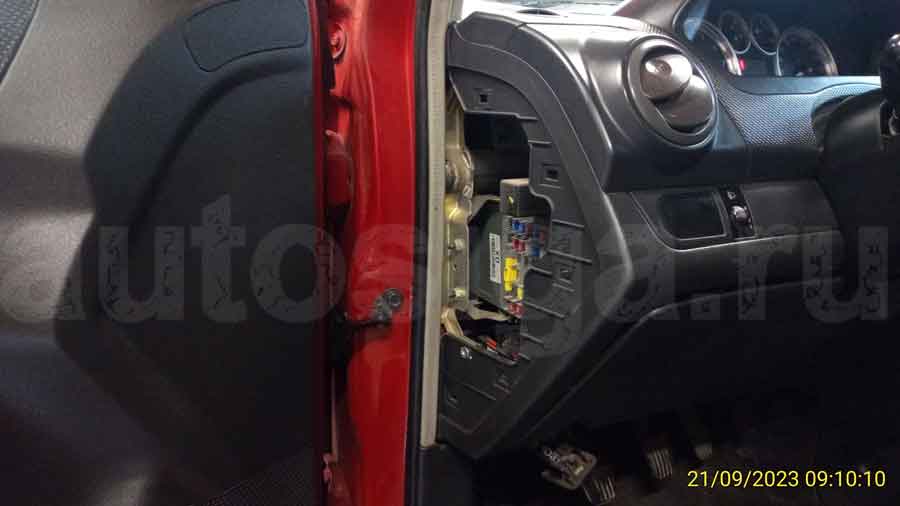 Шевролет Авео 2008: снятие накладки торпедо слева Снятие накладки торпедо слева на Chevrolet Aveo 2008