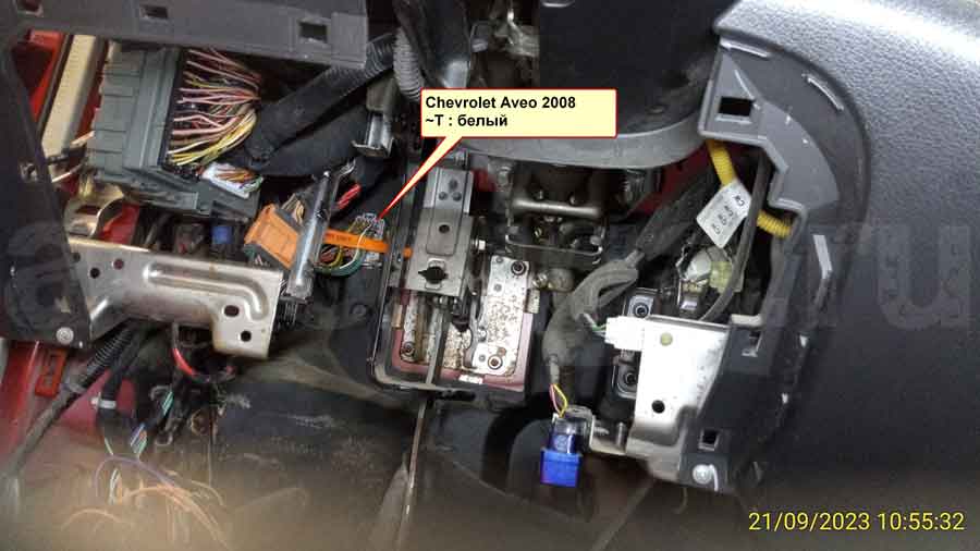 Шевролет Авео 2008: разъём с тахометром Тахометр на Chevrolet Aveo 2008