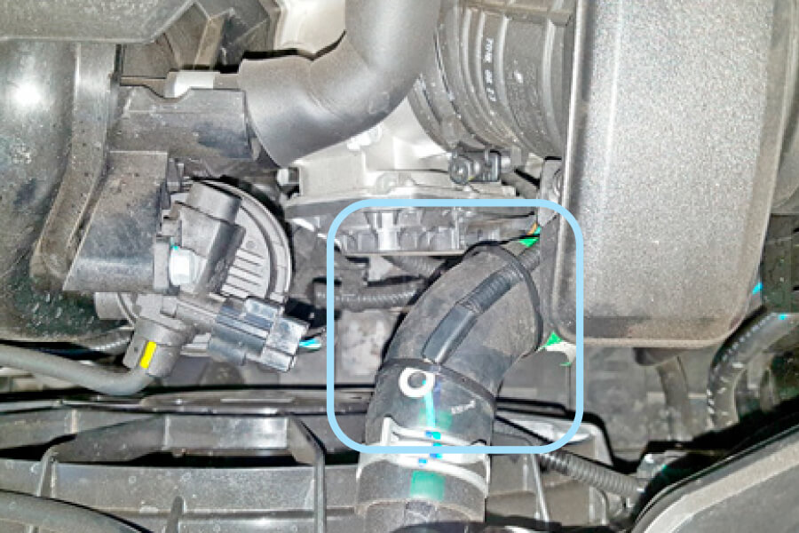 Kia Soul 2019-2023 Датчик температуры двигателя на стяжках Киа Соул 2019-2023 Крепление датчика температуры