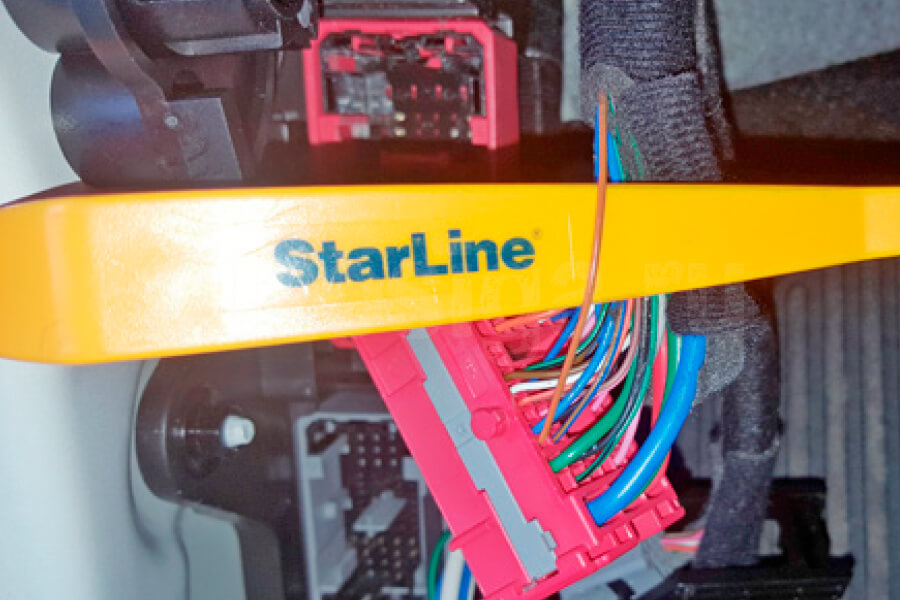 Kia Soul 2019-2023 Шина LIN Киа Соул 2019-2023 Подключение к LIN (DATA) в левой кик-панели