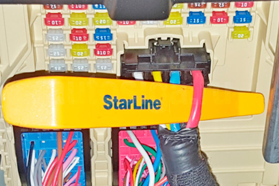 Kia Soul 2019-2023 +12В Киа Соул 2019-2023 Подключение к +12 на блоке предохранителей