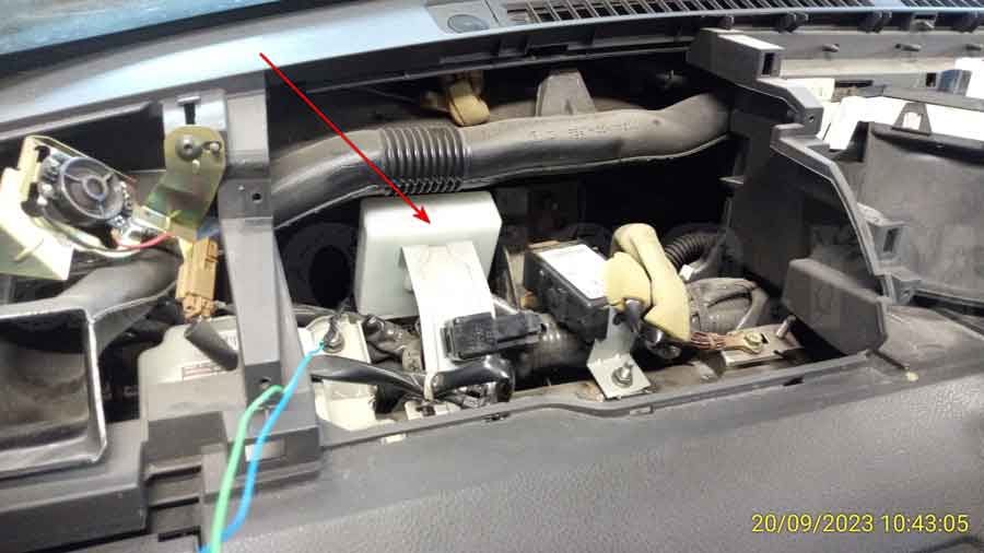 Ниссан Икс Трейл 2005: TIME UNIT MODULE Блок центрального замка на Nissan X-Trail 2005