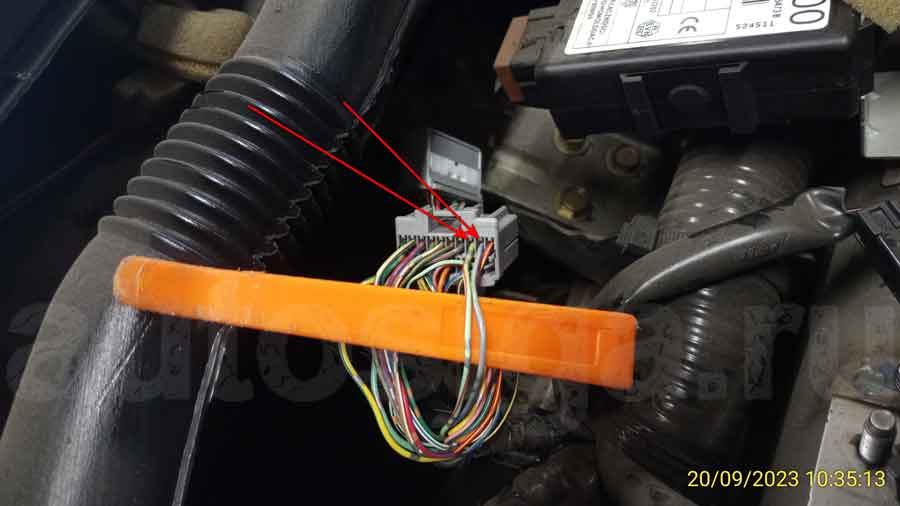 Ниссан Икс Трейл 2005: подключение к цз Центральный замок на Nissan X-Trail 2005