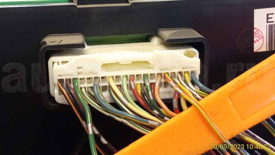 Ниссан Икс Трейл 2005: подключение к лампе зарядки Лампа зарядки на Nissan X-Trail 2005