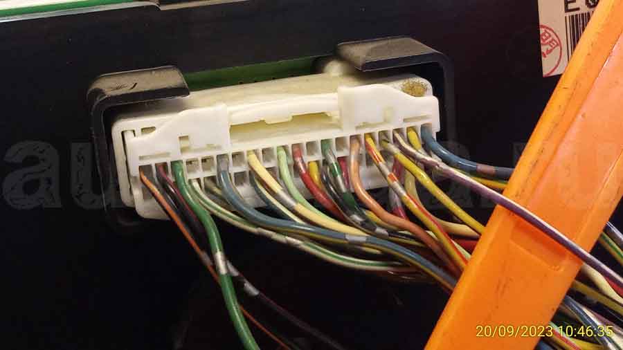 Ниссан Икс Трейл 2005: подключение к ручному тормозу Ручник на Nissan X-Trail 2005