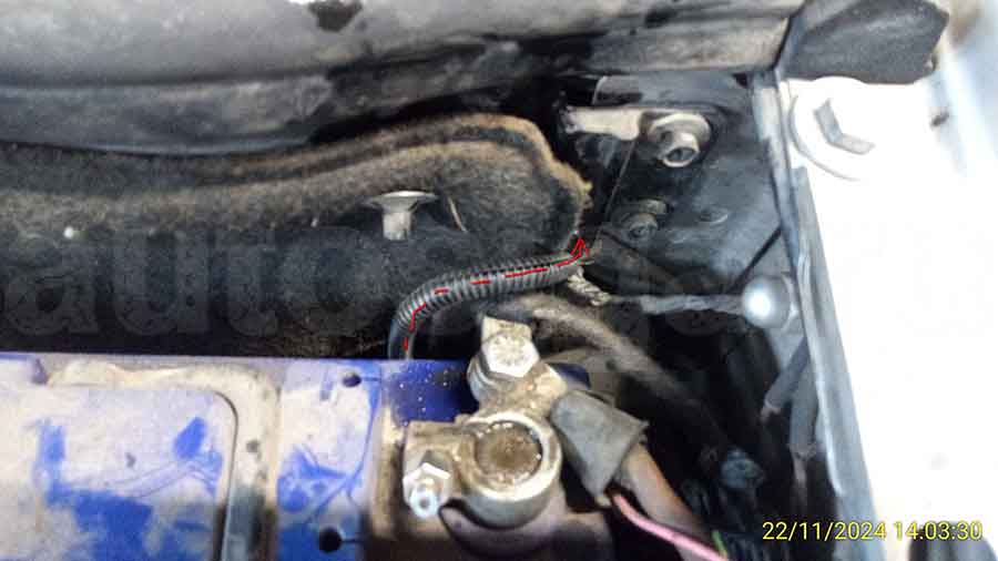 Opel Meriva 2008: переход из салона под капот 