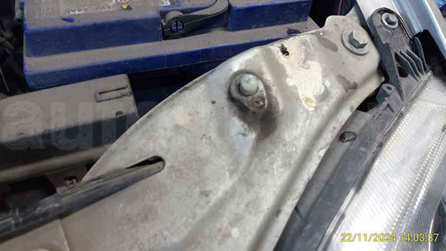 Opel Meriva 2008: концевик капота 