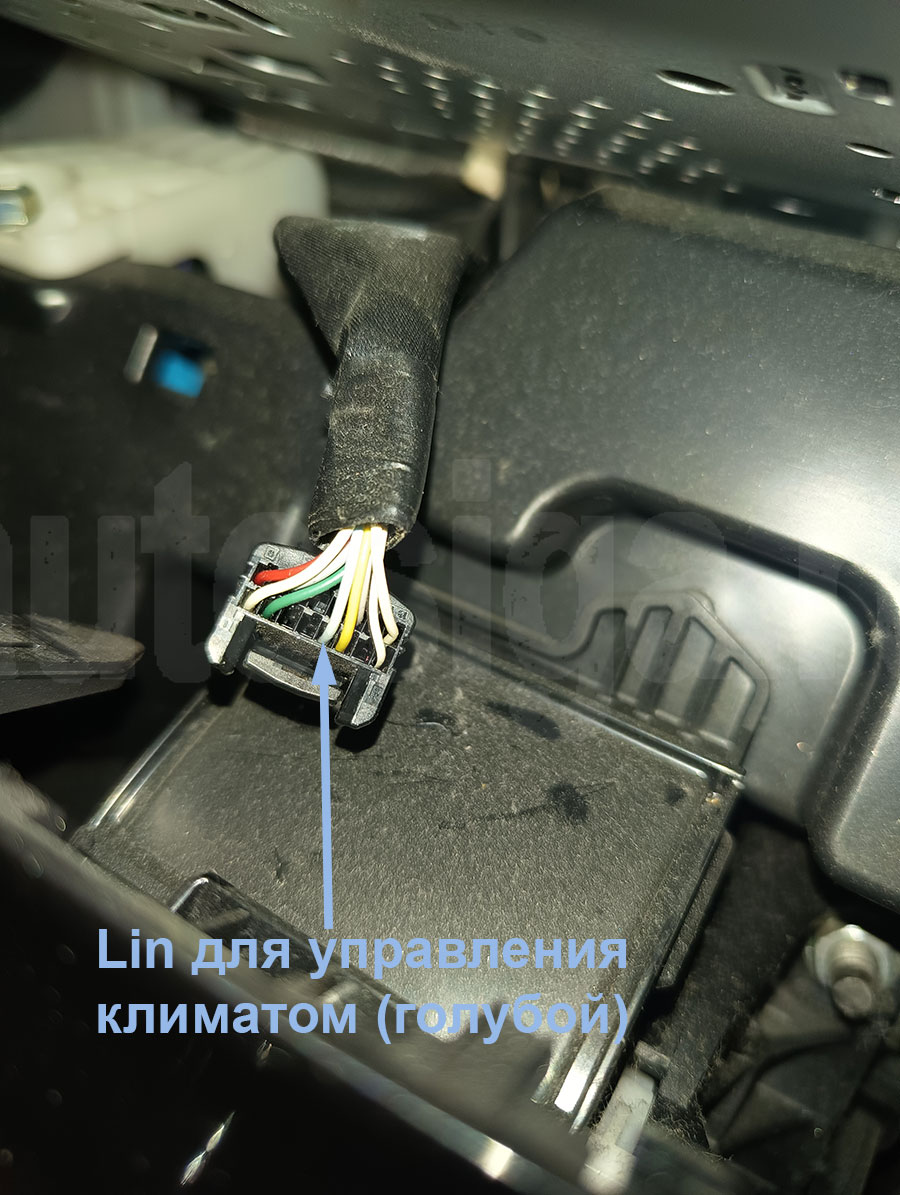 Toyota Wish 2012: подключение LIN для управления климатом Toyota Wish 2012: LIN на разъёме климат-контроля