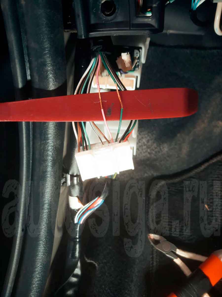 Тойота Ярис Седан 2023: цз Подключение к центральному замку на Toyota Yaris Sedan 2023